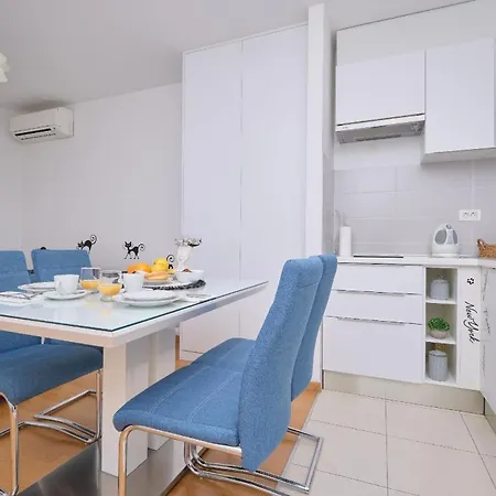 Ferienwohnung Fur 2 Personen Ca 30 Qm In Split, Dalmatien Mitteldalmatien * スプリト